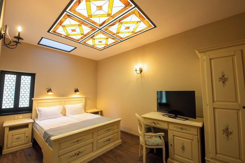 Literie de qualité supérieure, matelas mémoire de forme, minibar