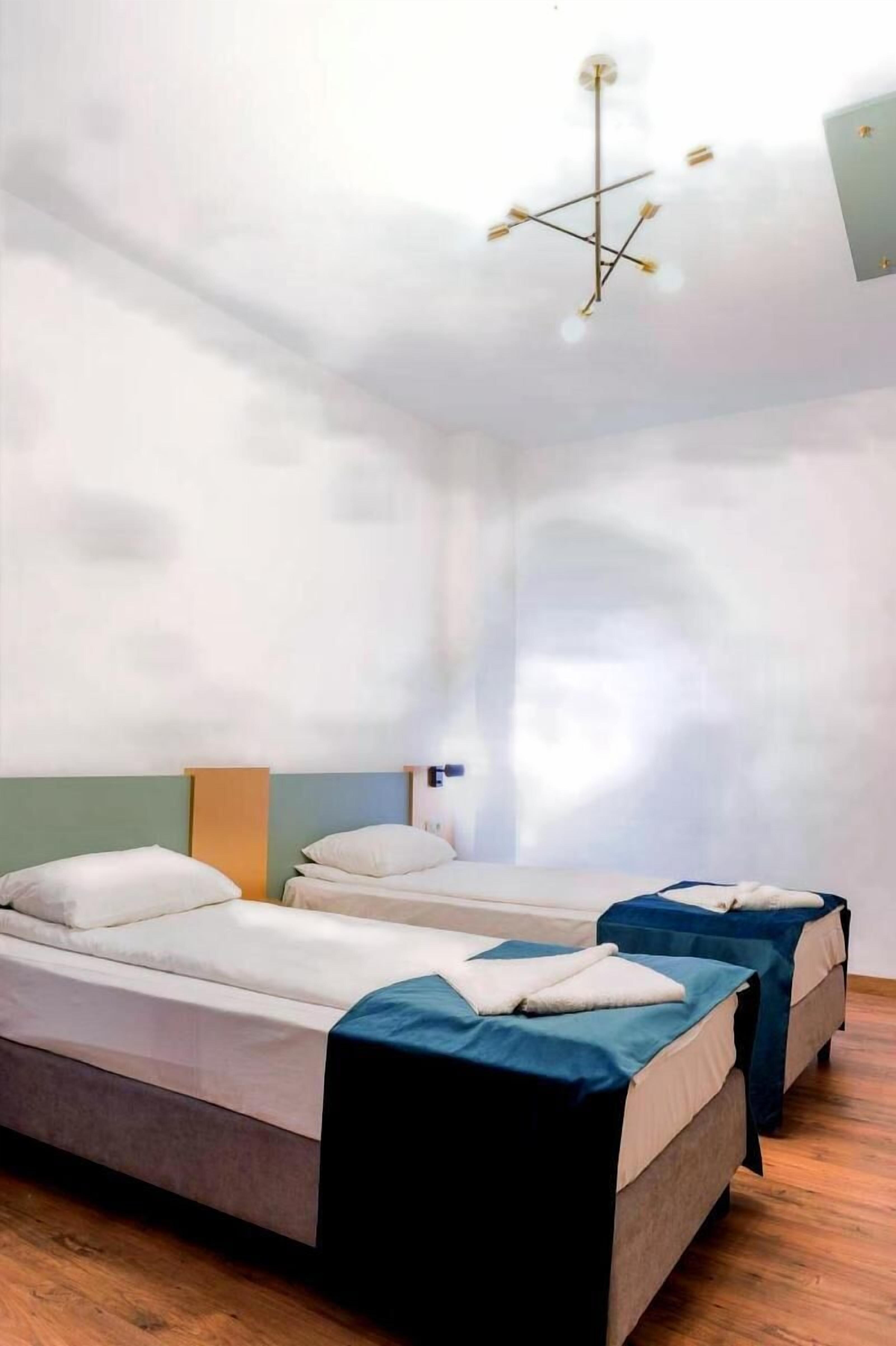Ropa de cama de alta calidad, colchones viscoelásticos, minibar