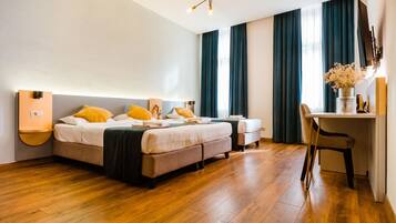 Chambre Triple Économique | Literie de qualité supérieure, matelas mémoire de forme, minibar