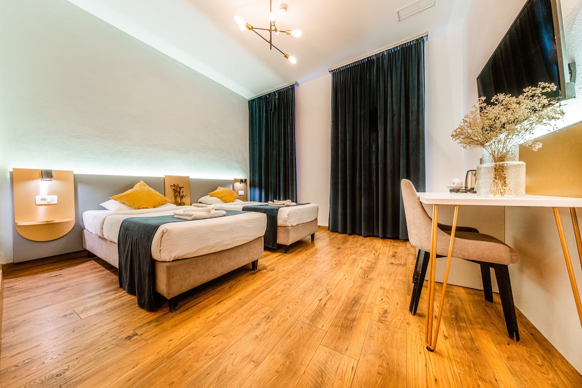 Economy Twin Room | Premium bedding, memory foam beds, minibar, in-room safe