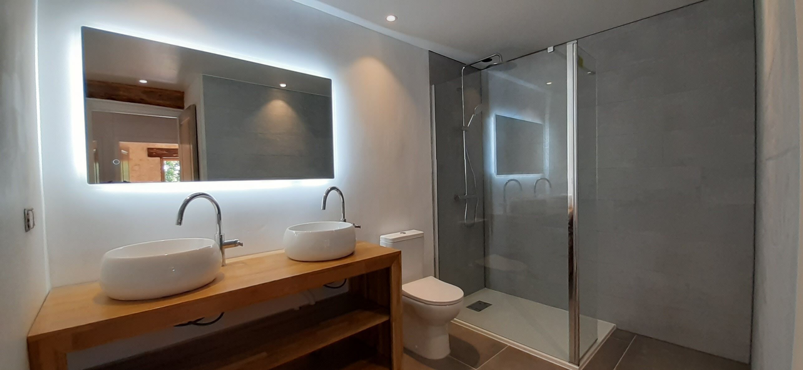 Douche, serviettes fournies