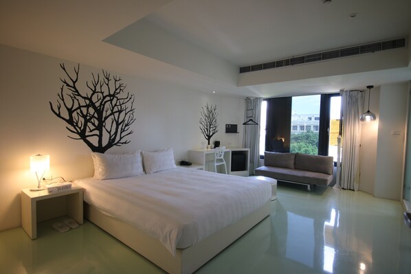 Desk, free WiFi, bed sheets