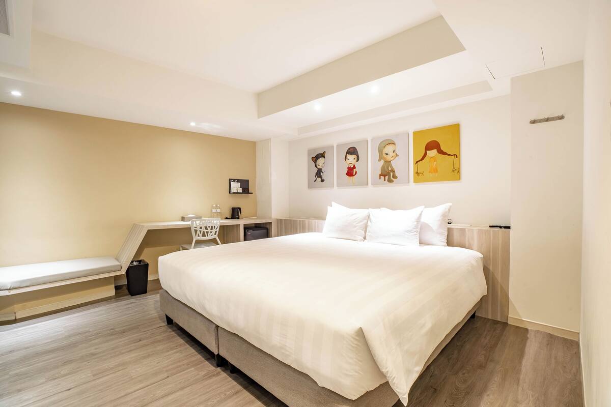 ห้องดีไซน์ดับเบิล | โต๊ะทำงาน, Wi-Fi ฟรี, ผ้าปูที่นอน