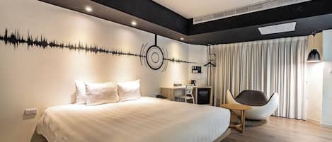 Deluxe Double Room | Desk, free WiFi, bed sheets