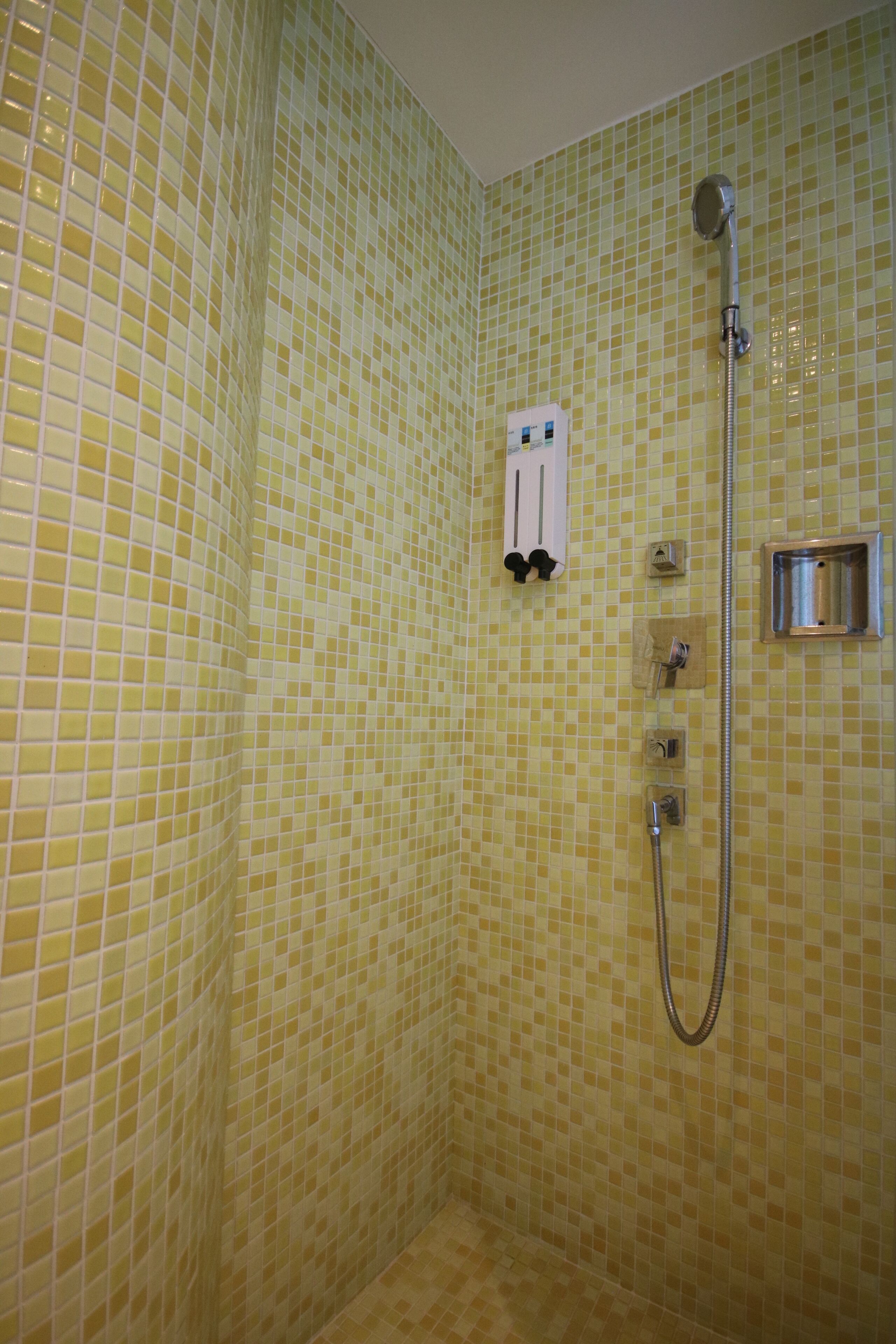 elegant double room | desk, free wifi, bed sheets