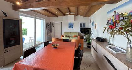 Maison familiale proche plage et port, avec terrasse équipée, Netflix, WiFi, ménage inclus