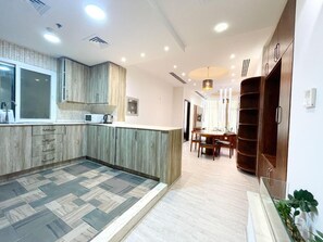 Fridge, microwave, oven, stovetop - BEAUTIFUL AND COZY 1 BEDROOM APARTMENT WITH 2 BEDS - GOLF VIEW  (Dubai)