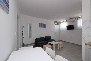 Interior - Holiday apartment with air conditioning and internet, near the sea (Baška)