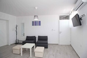 Interior - Holiday apartment with air conditioning and internet, near the sea (Baška)