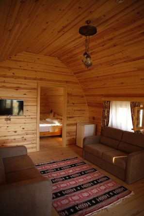 Bungalow | Individually decorated, desk, free WiFi, bed sheets