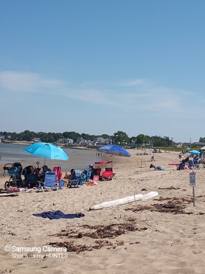 Beach nearby, sun-loungers, beach towels
