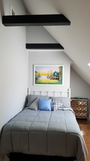 2 bedrooms, desk, iron/ironing board, travel cot