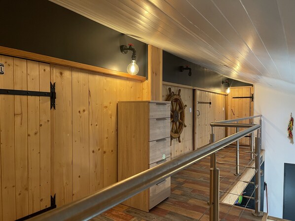 المنشأة من الداخل