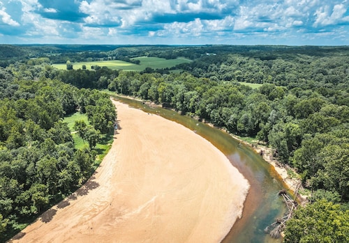 3 Bed 2 Bath Cabin on 300 acre Cattle Farm with Hot Tub and Private River Access