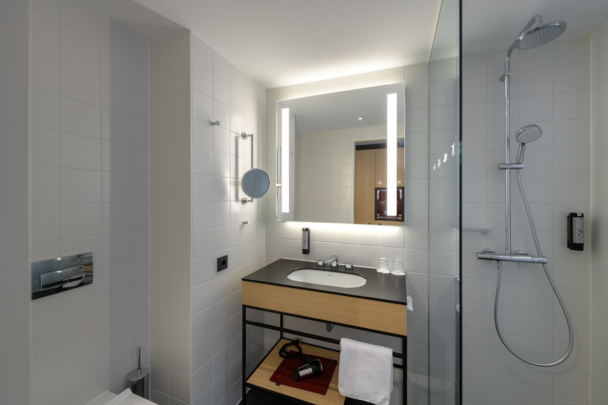 Dusche, Regendusche, Haartrockner, Handtücher