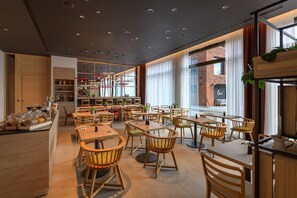 Esmorzar diari d'estil bufet (17 EUR per persona) 