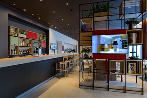 Bar (in der Unterkunft)
