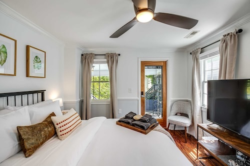 Charming Downtown 1 BR