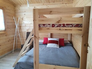 2 chambres, fer et planche à repasser, Wi-Fi, draps fournis