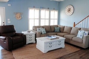 House, 4 Bedrooms | Living area
