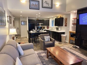 Condo, 3 Bedrooms | Living area