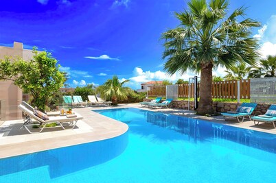 Island Suites Villa Private Heated Swimming Pool