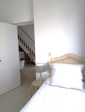 2 bedrooms, iron/ironing board, free WiFi