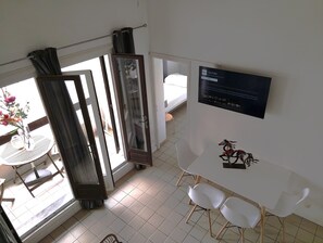 2 bedrooms, iron/ironing board, free WiFi