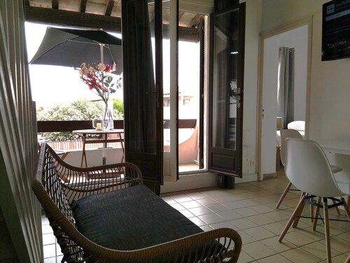 180 m from the beach, air-conditioned, dishwasher, induction, refurbished