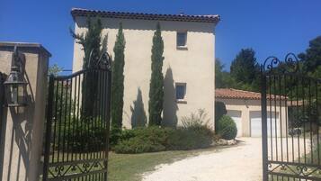 Enceinte de lâhĂ©bergement