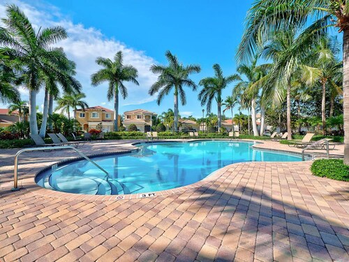 Luxury House 5 rooms beautiful area quiet+safe+clean
close to everything