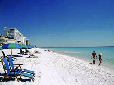 Private Resort Villa•Beach Service Included•Golf Cart• Boat and Trailer Friendly