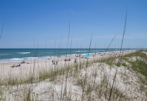 Beach - Spectacular Oceanfront Condo with Ocean Views,Community Pool and Beach Access (Carolina Beach)