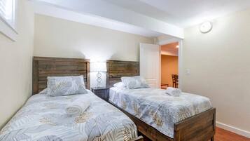 5 bedrooms, desk, iron/ironing board, free WiFi