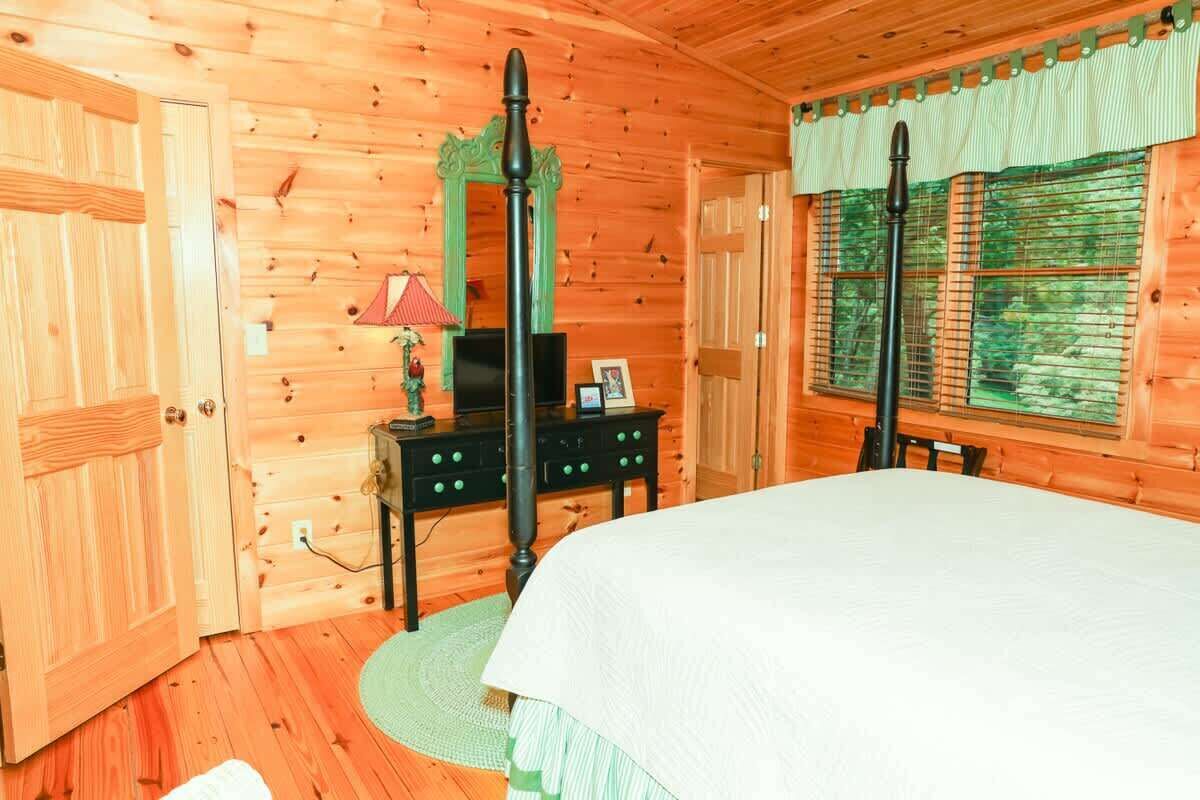 2 quartos, ferros/tábuas de passar roupa, Wi-Fi, roupa de cama