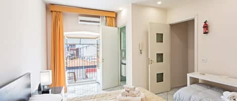 2 bedrooms, iron/ironing board, WiFi