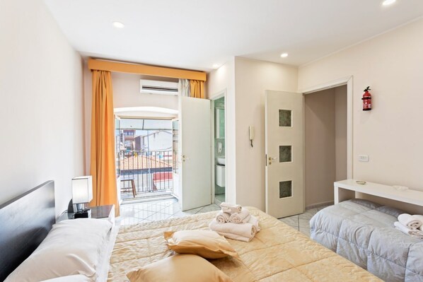 2 bedrooms, iron/ironing board, WiFi
