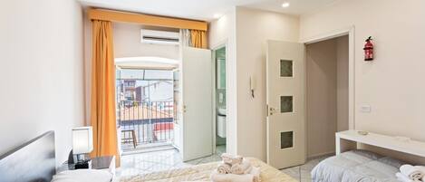 2 bedrooms, iron/ironing board, WiFi