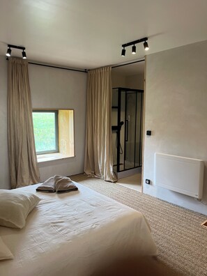 2 bedrooms, desk, iron/ironing board, free WiFi - Le Patio a DURAN. 2 parental suites ++ in the heart of the Gers. (DURAN)