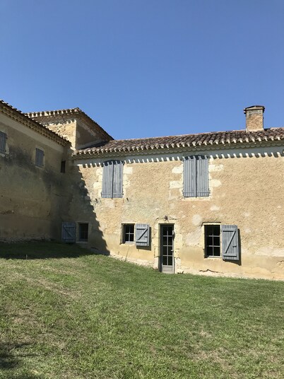 Le Patio a DURAN.  Exceptional location in the heart of the Gers.