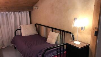 2 Schlafzimmer, Schreibtisch, Bügeleisen/Bügelbrett, WLAN