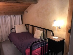 2 Schlafzimmer, Schreibtisch, Bügeleisen/Bügelbrett, WLAN
