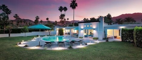 Et oppvarmet basseng