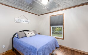 2 soverom, strykejern/-brett, wi-fi (inkludert) og sengetøy