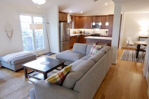 Smart TV, fireplace, books, offices