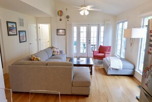 Smart TV, fireplace, books, offices