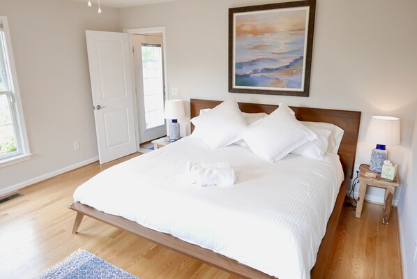 4 bedrooms, iron/ironing board, free WiFi, bed sheets
