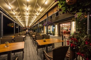 Outdoor dining - Aparthotel Gimi (Moscenicka Draga)