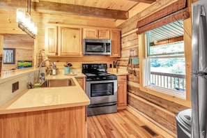 Fridge, microwave, oven, stovetop - Valley View B - Rustic Log Cabin (Cherry Creek)