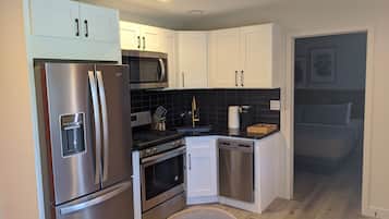 Premier Apartment, Multiple Beds | Private kitchen | Mini-fridge, coffee/tea maker